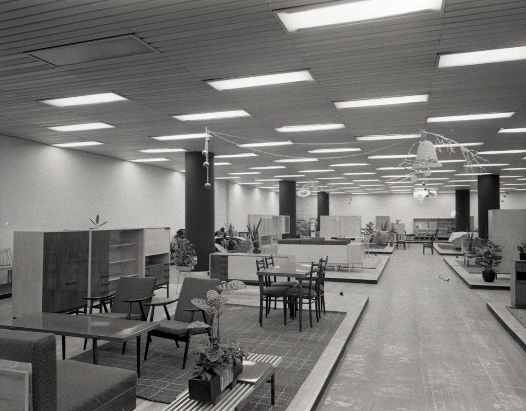 OD Prior, pohľad do interiéru – predaj bytového zariadenia, 1968. Foto: G. Bodnár, TASR.