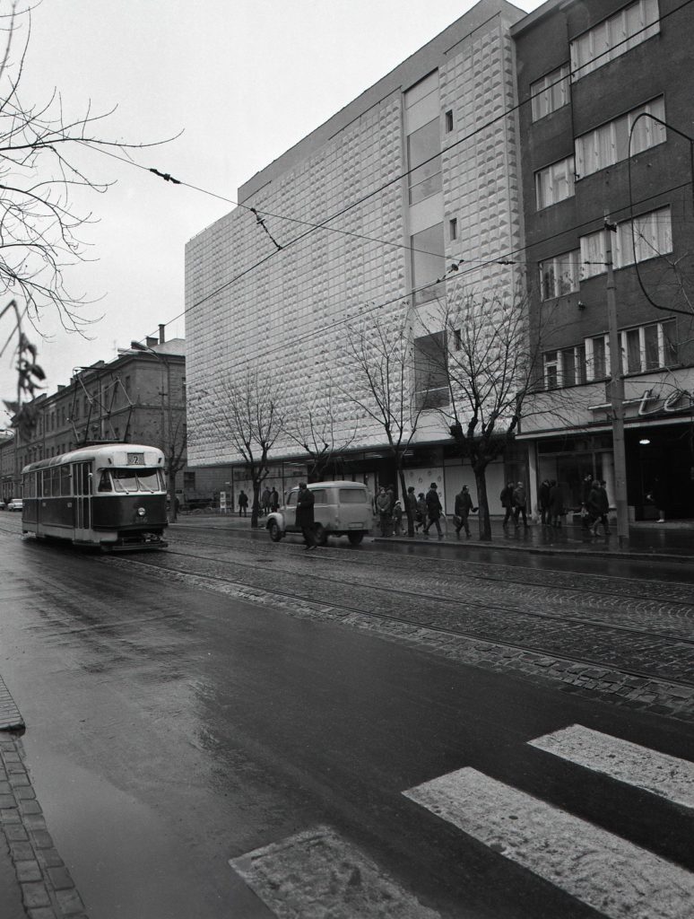 OD Prior, pohľad z Hlavnej ulice, 1968. Foto: G. Bodnár, TASR.