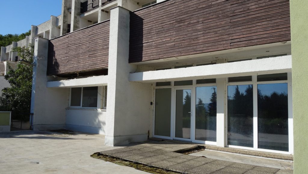 Vojenská zotavovňa (Hotel Granit), východná terasa, 2025. Foto: Monika Kicová, archív IMA.