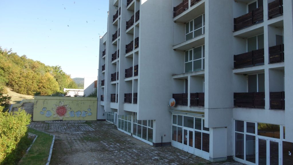 Vojenská zotavovňa, západná strana s terasou, 2025. Foto: Monika Kicová, archív IMA.