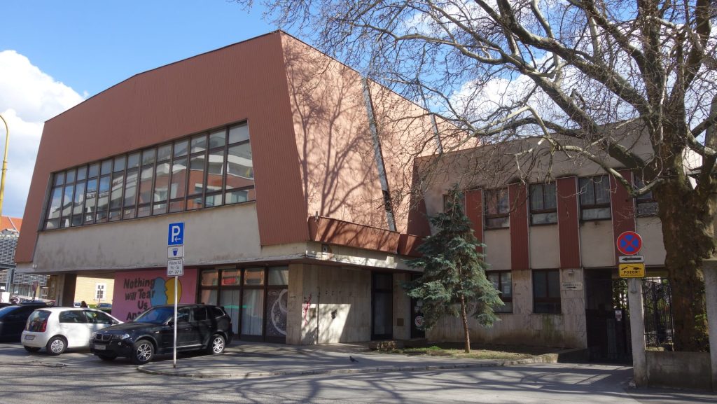 Sobášna sieň, pohľad z ulice Strojárenská, 2025. Foto: Monika Kicová, archív IMA.