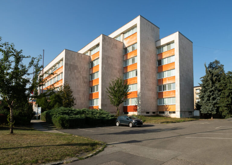 Administratívna budova OV KSS (Mestský úrad v Humennom), 2024. Foto: Diana Kakara Dobrescu, archív IMA.